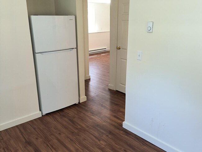 Building Photo - 8 Renarl Ave