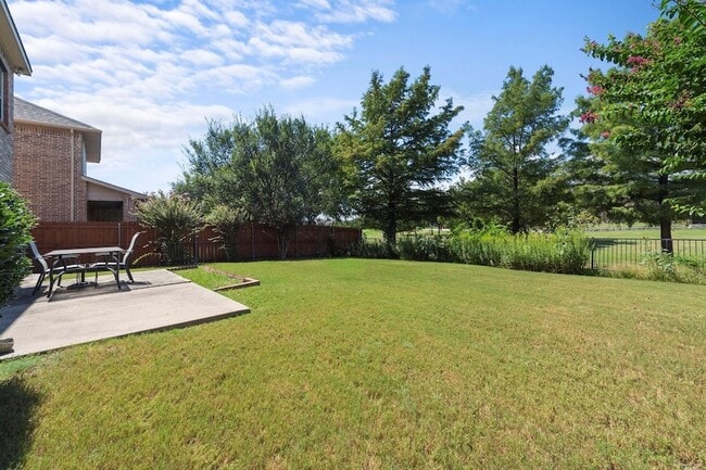 Building Photo - 8417 Robertson Dr