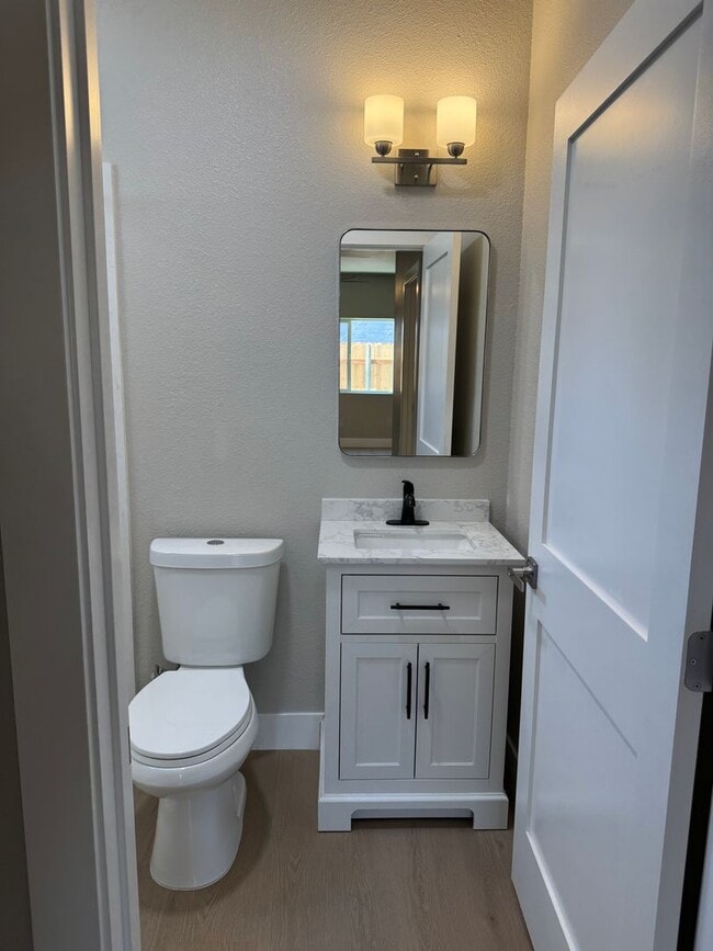 Building Photo - New Downtown Construction 650 Sqft. 1 Bedroom 1 Bathroom 2nd Floor Unit for Leaase.