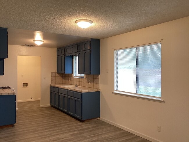 Building Photo - 16385 N D St