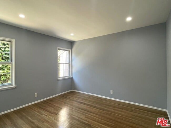 Building Photo - 7330 W 89th St