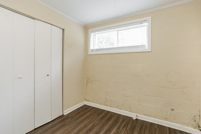Building Photo - 2410 Ridgeway Dr