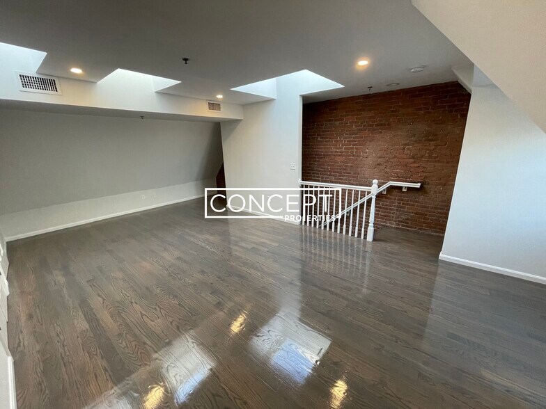Building Photo - 1406 Beacon St