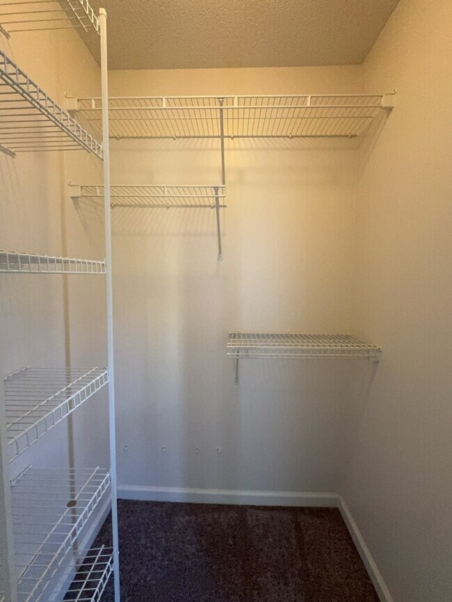 Building Photo - Wonderful 3 Bedroom Home-437 Boysenberry