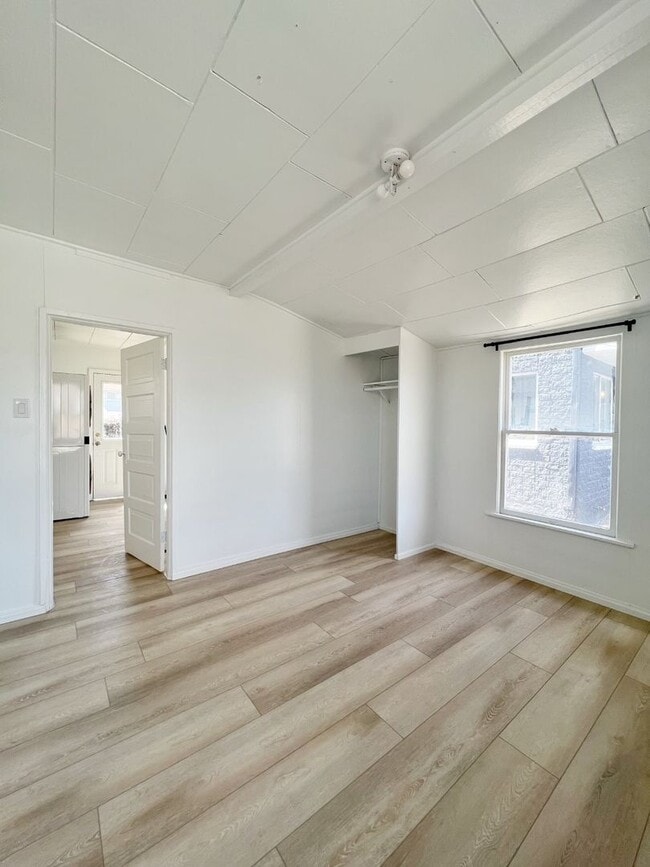 Building Photo - RENOVATED 3 BD Bungalow in MidTown!