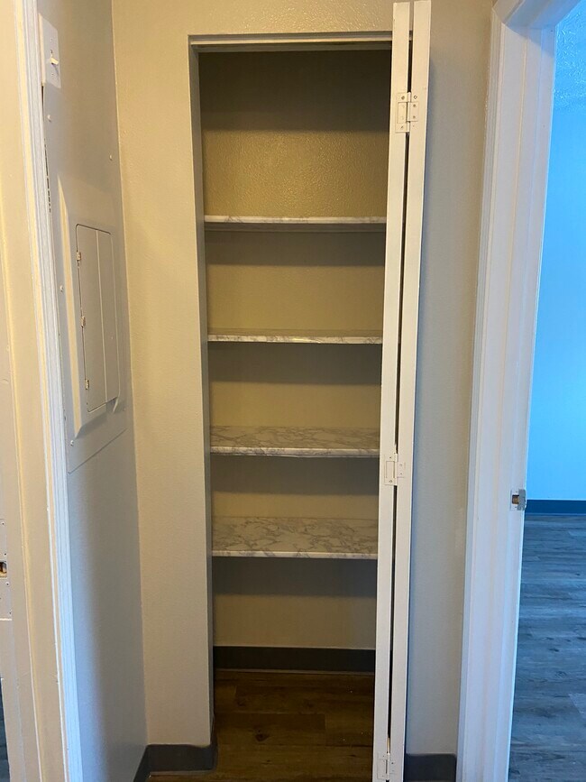 Building Photo - 200 W Heritage Drive