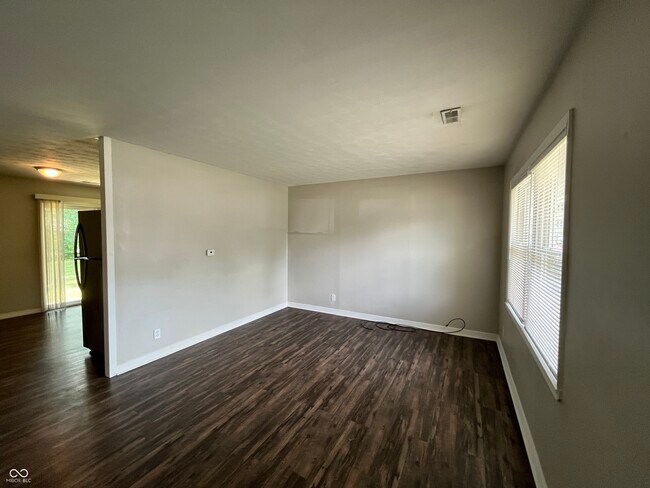 Building Photo - 3831 Bennett Dr