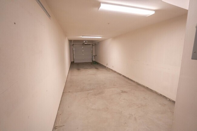 Building Photo - Charming 2-Bedroom Townhome with Office Sp...