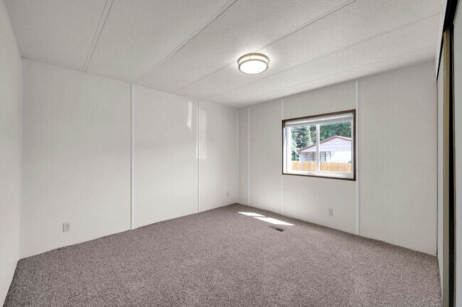 Building Photo - 3-Bedroom 2-Bathroom home with HUGE Shop in Cedar Flats