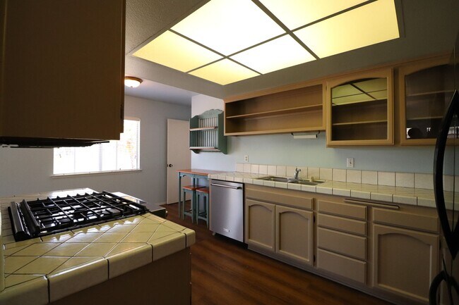 Building Photo - Great Southpoint Estates Home