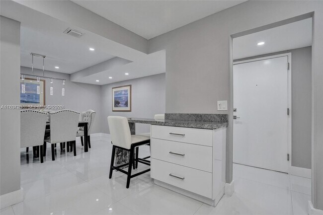 Building Photo - 2301 S Ocean Dr