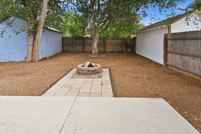 Building Photo - $1,595.95 with $250 Cleaning Voucher, 1 Bed - 1 Bath, Single Family Home in Aurora with Private a...