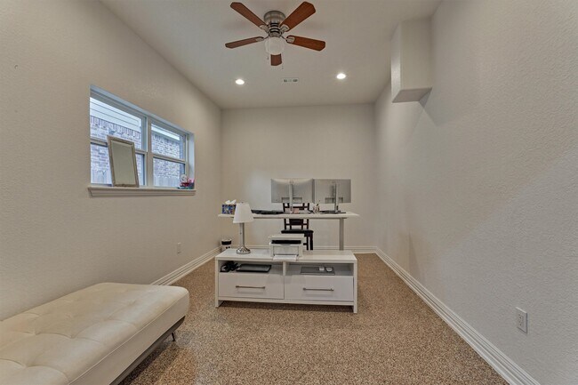 Building Photo - 18 Wyckham Cir