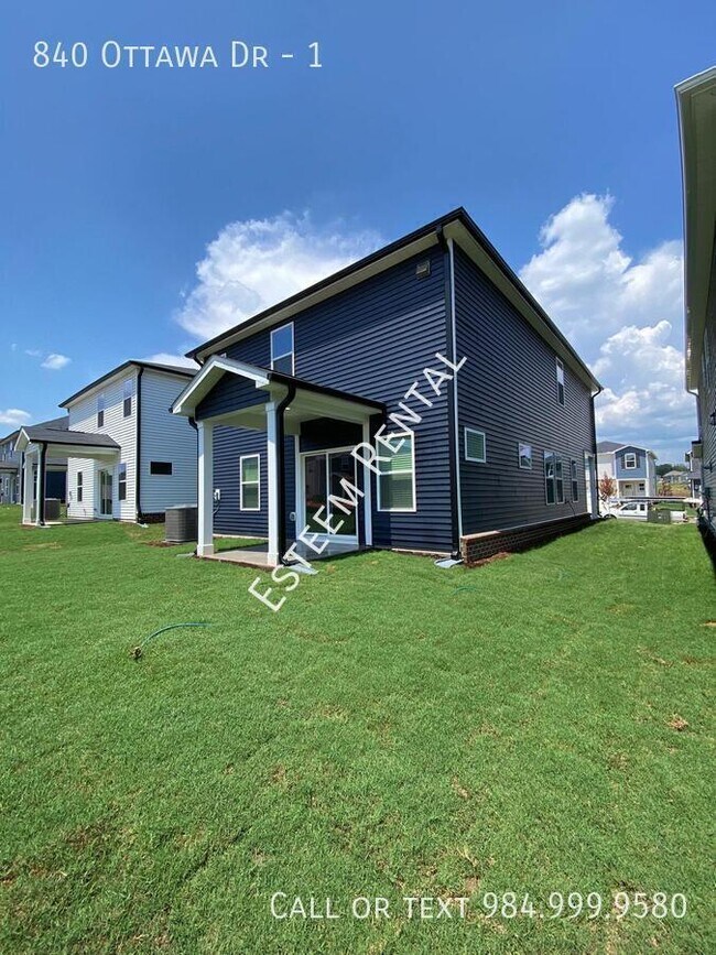 Building Photo - 840 Ottawa Dr