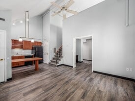 Building Photo - Revi Columbus East