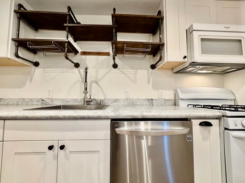 Building Photo - 1054 24th St