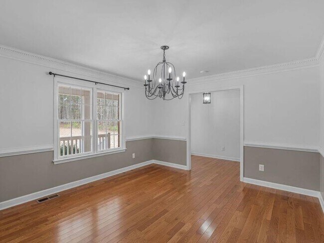 Building Photo - 305 Riverbend Dr