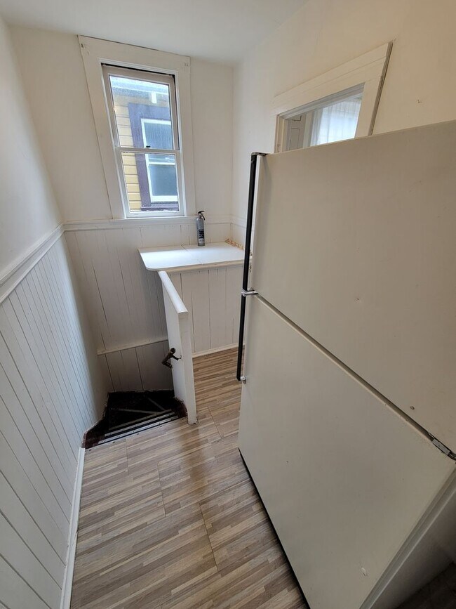 Building Photo - Jewel Of The Sunset! 3 bed/1 bath house ac...