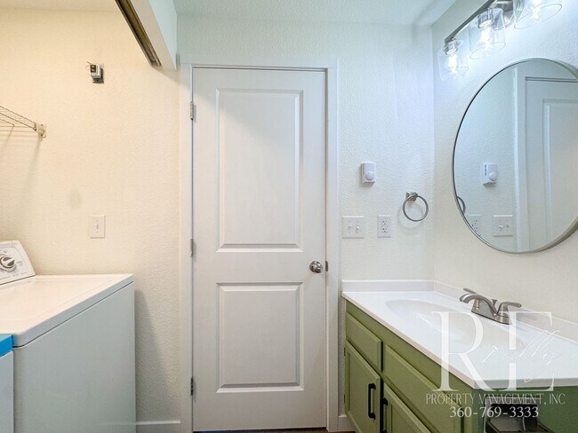 Building Photo - Newly Renovated Charmer in the Heart of Ma...