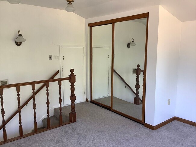 Building Photo - Sebastopol country property