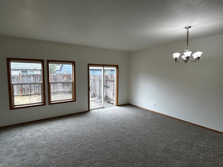 Building Photo - 614 S 41st Ct