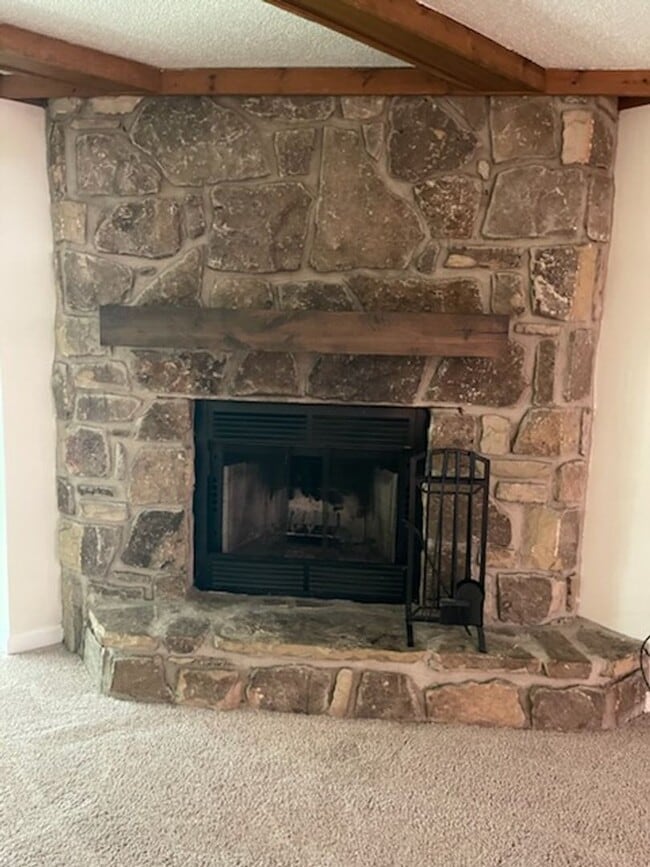 Building Photo - COZY & CONVENIENT!!!!