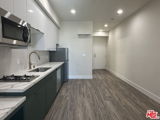 Building Photo - 1037 Dewey Ave