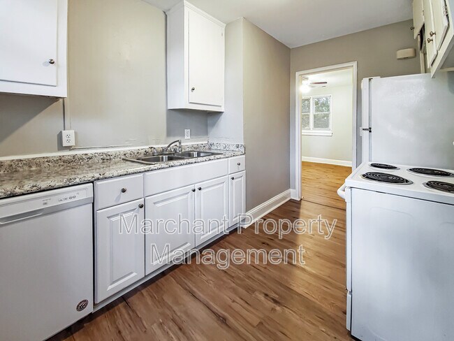 Building Photo - 4 Brookforest Dr
