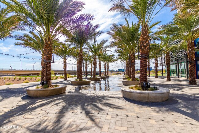 Building Photo - 945 E Playa Del Norte Dr