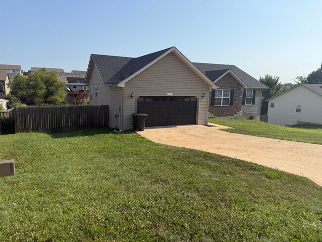 Building Photo - 135 Lyle Curtis Cir