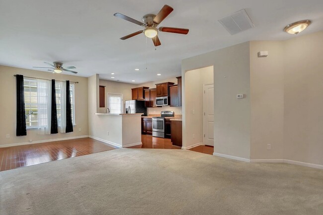 Primary Photo - 2504 Stadium Dr