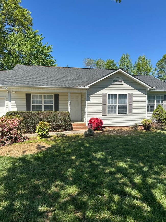 Building Photo - 1504 Manora Ct