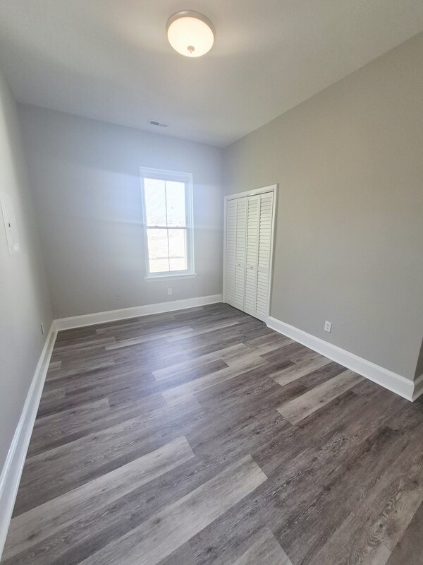 Building Photo - 709 1/2 West Clay Street - B