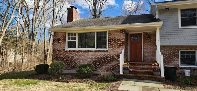 Building Photo - 41 Cedar Ln