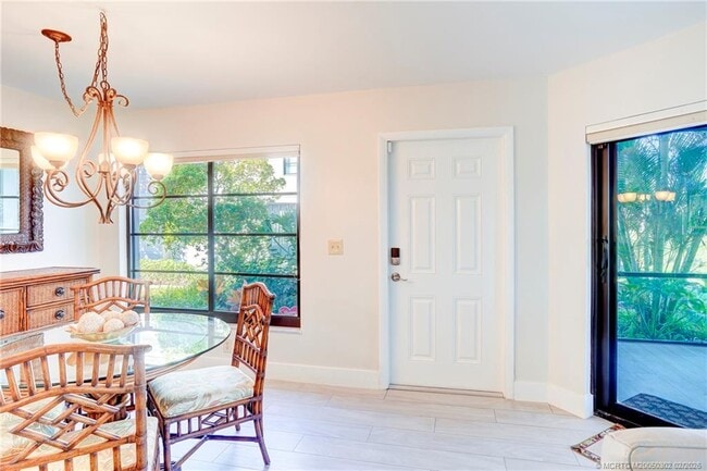 Building Photo - 331 Golfview Cir