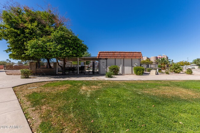 Building Photo - 743 E Pepper Dr