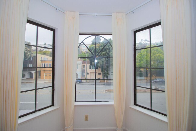 Building Photo - Spacious 3 Bed/2 Bath Flat with Stunning City Views | AMSI | Alexandr Metlinski