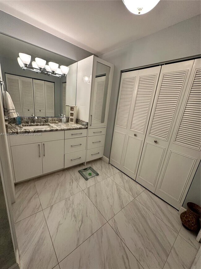 Building Photo - 3540 S Ocean Blvd