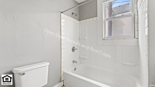 Building Photo - 412 Archer Ave