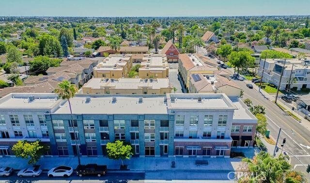 Building Photo - 801 S Anaheim Blvd