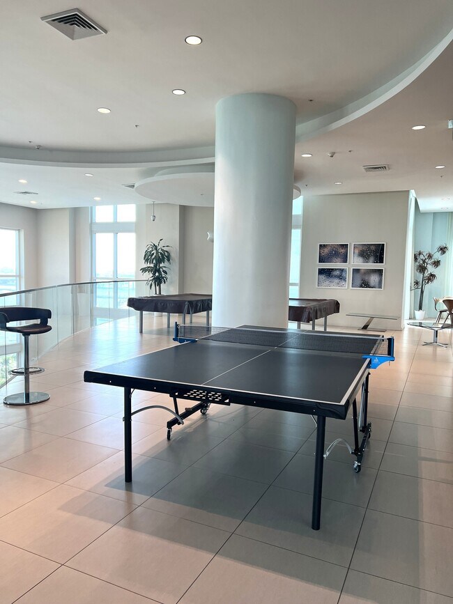 Building Photo - 1900 N Bayshore Dr