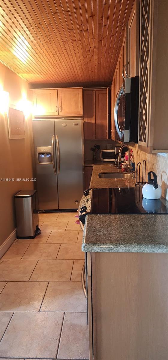 Building Photo - 900 NE 18th Ave