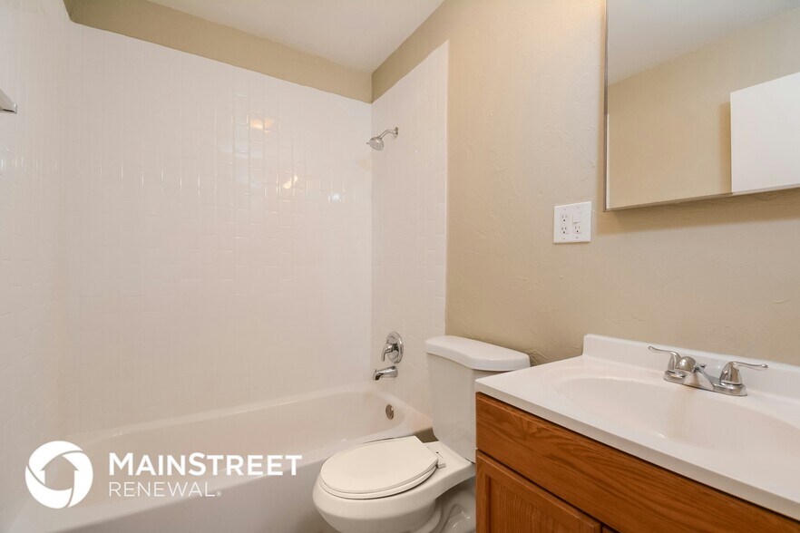 Building Photo - 4501 E 24th St