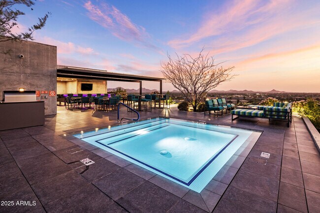 Building Photo - 7120 E Kierland Blvd
