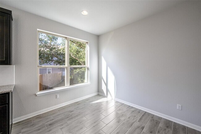 Building Photo - 104 Chalk Lake Cove