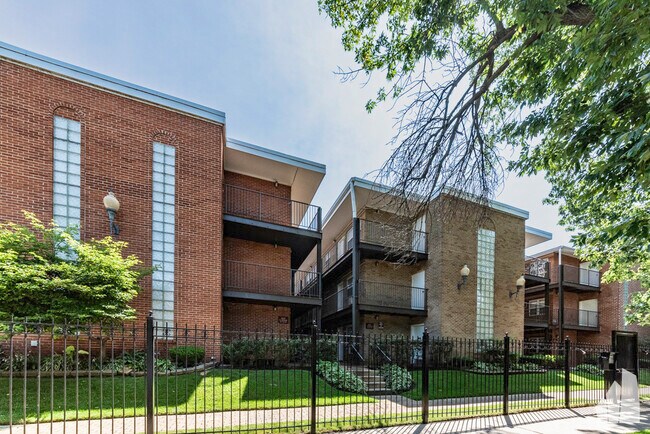 Primary Photo - 4547 N Dover St