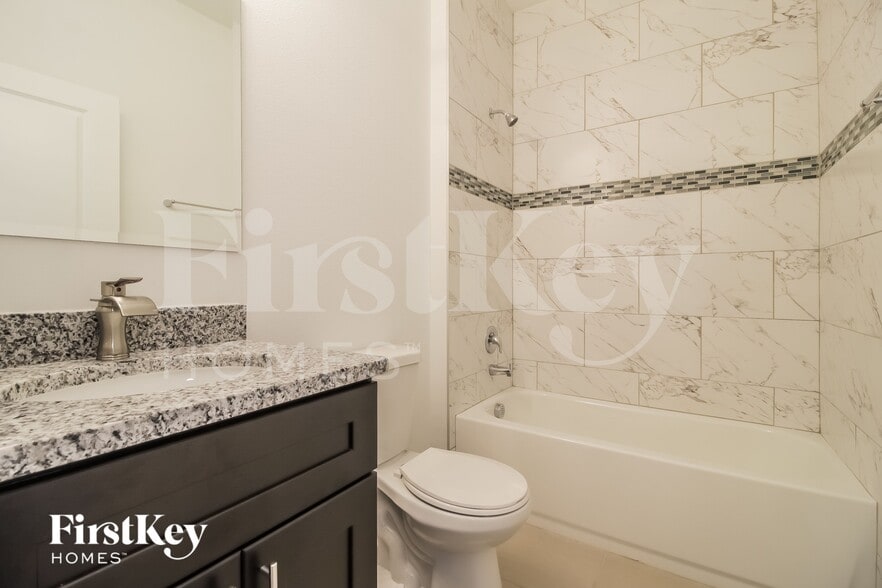 Building Photo - 653 Parakeet Ct