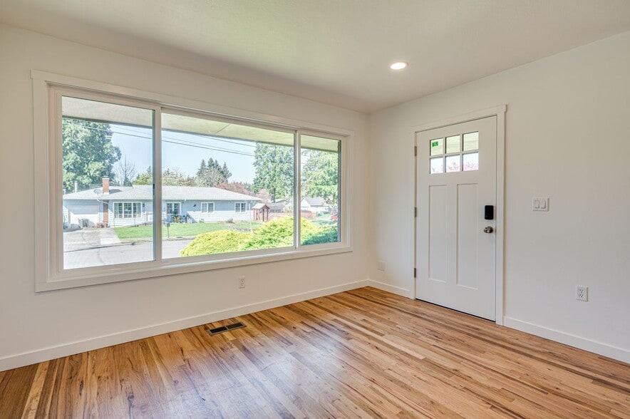 Building Photo - 634 NE 19th Ave