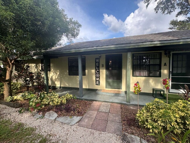 Building Photo - "Charming 1-Bedroom Retreat with Full Bath...