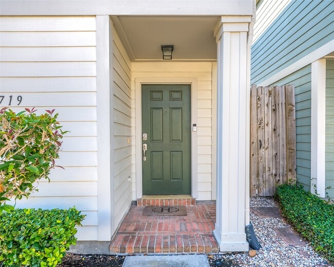 Building Photo - 1719 Redwing Bluff Dr